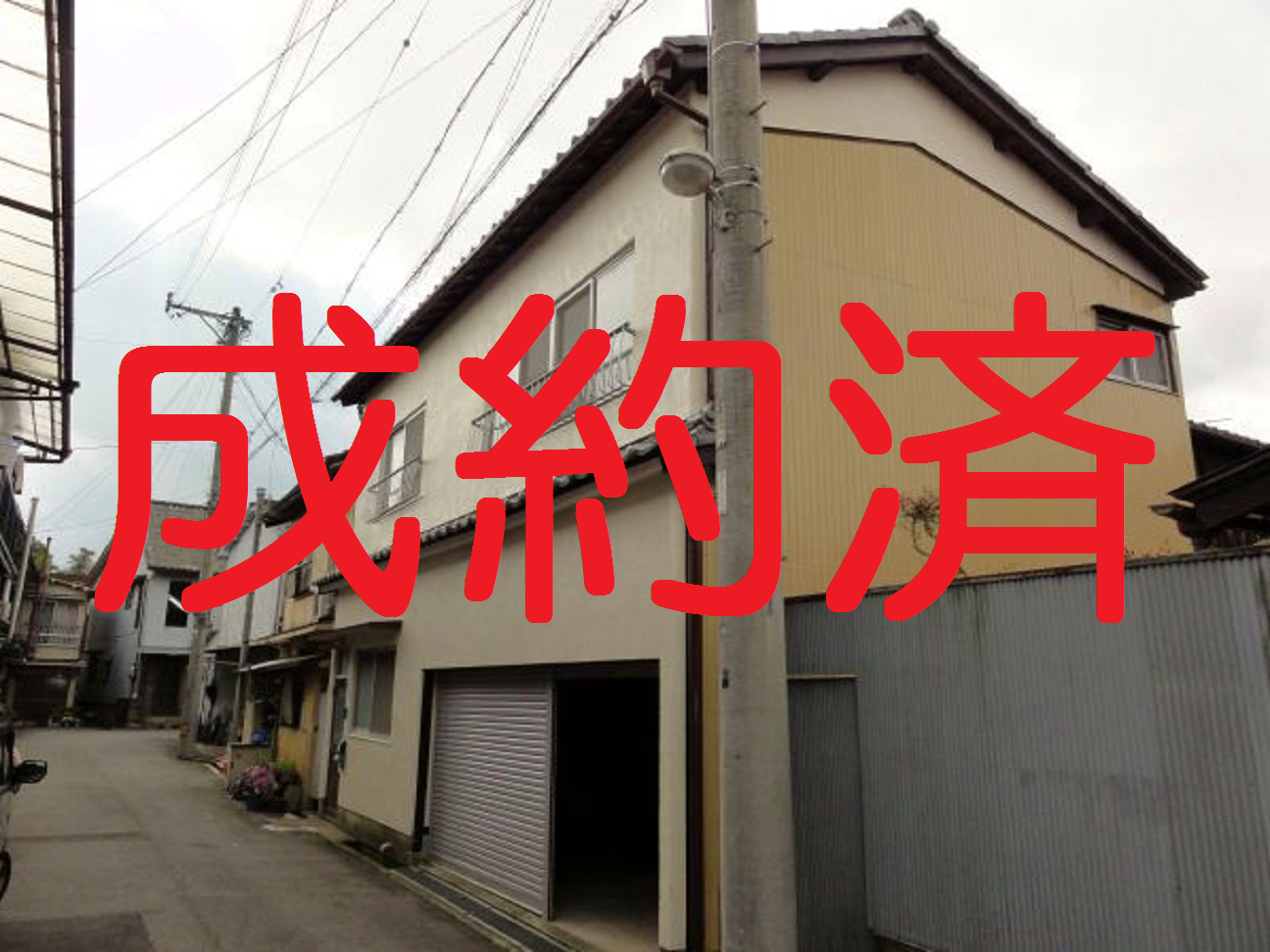 ◎成約済【No.022】シャッター付きガレージのあるコンパクトな住宅の写真