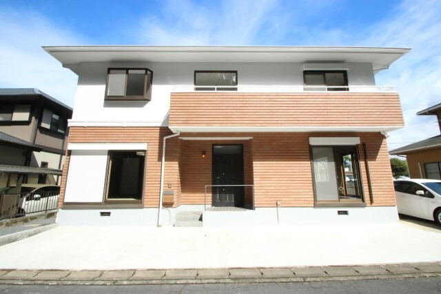 【No.355】令和7年10月リフォーム済、駐車スペース多く、太陽光たっぷり!!の写真