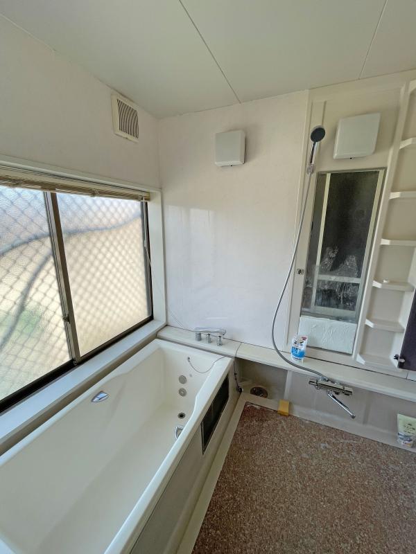 明るいお風呂の画像