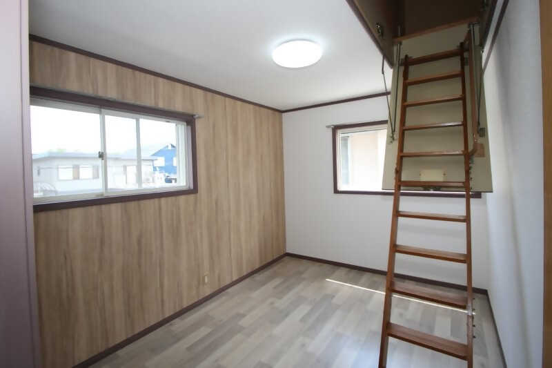 屋根裏付き洋室の画像