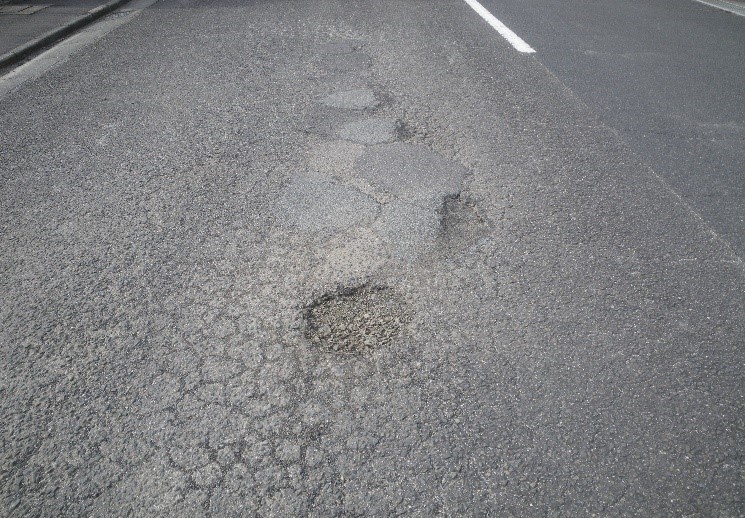 道路損傷個所の例.jpg